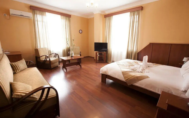 Aristocrat Hotel