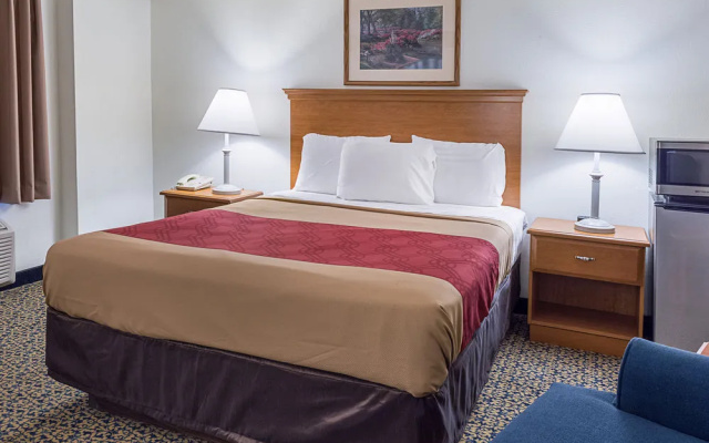 Econo Lodge South