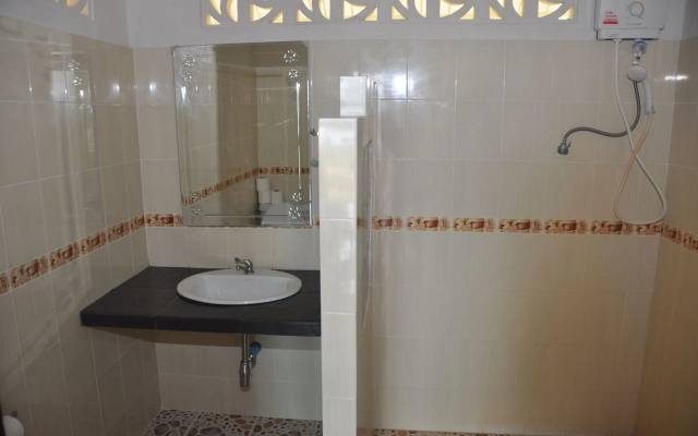 Pranee Beach Bungalows