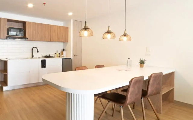 w Stylish Duplex in Laureles