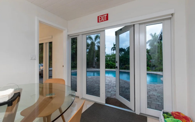 Stunning & Private 5 BDR Canal-front Home w/ Pool!