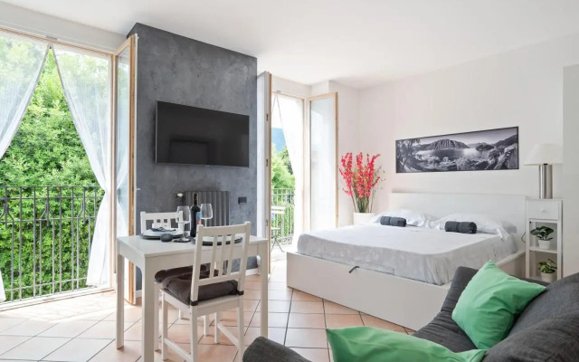 Guesthost - Ossuccio Apt with Ac, Balcony & Parking! (Adults Only)