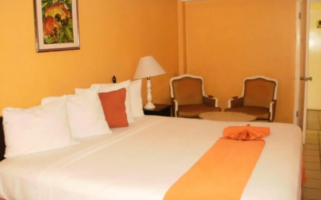 Pineapple Court Hotel