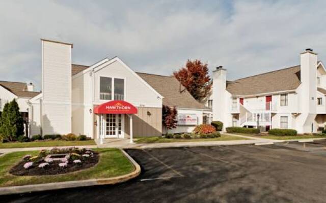 Отель Hawthorn Suites by Wyndham Columbus North США, Колумбус - отзывы, цены и фото номеров - забронировать отель Hawthorn Suites by Wyndham Columbus North онлайн вид на фасад