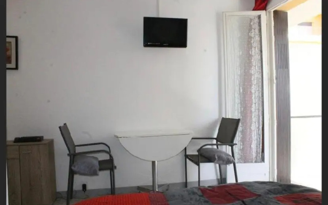 Agréable Studio, belle terrasse, Parking privé, 2 étoiles