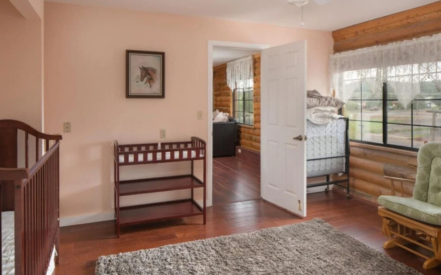 Quarter Horse Inn / Orchid Room