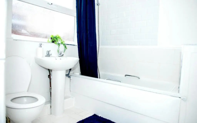 Lovely 3-bed House in Dartford