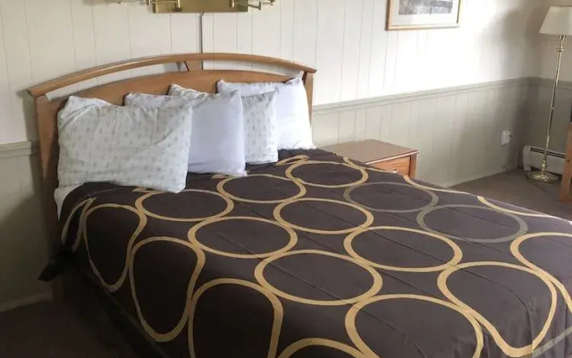 Evergreen Motel