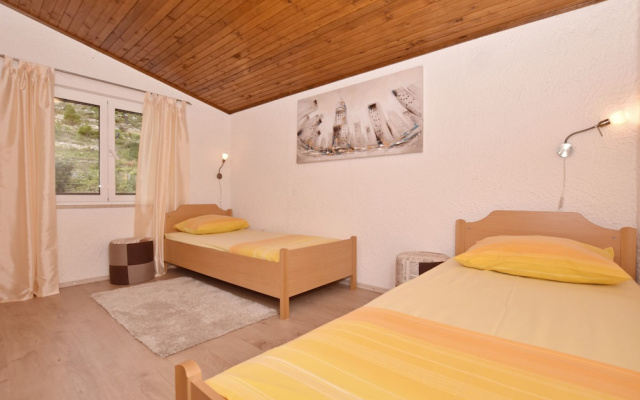 Apartments Mladen