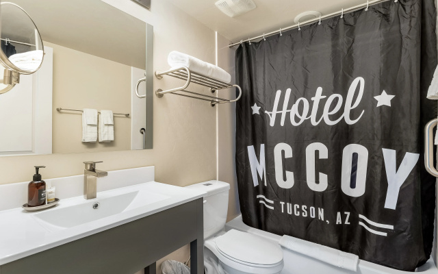 Hotel McCoy Tucson - Art, Coffee, Beer, Wine