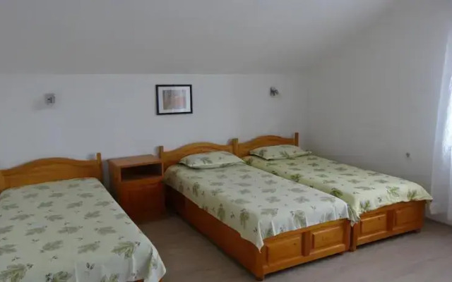 Yanevi Apartments