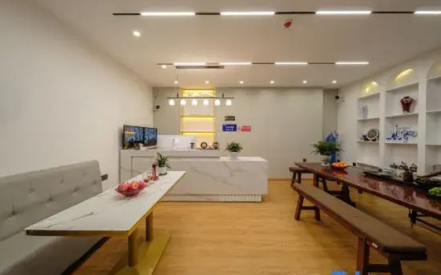 Warm Dawn · O2 Film & TV Hotel (Dukezong Ancient Town, Shangri-La)
