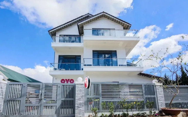 Oyo 671 Ez'S House Hotel