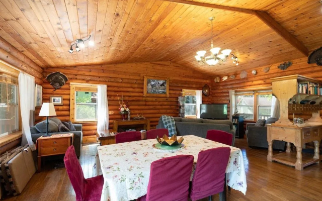 Duck Inn Log House