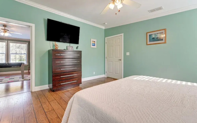 Weeki Wachee Family Getaway: Canal-front Home