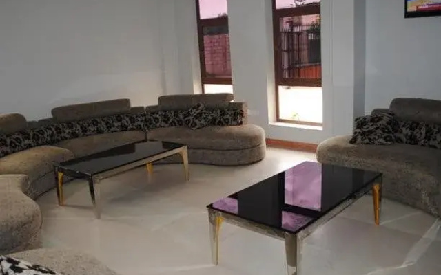 4Js Hotel And Tours