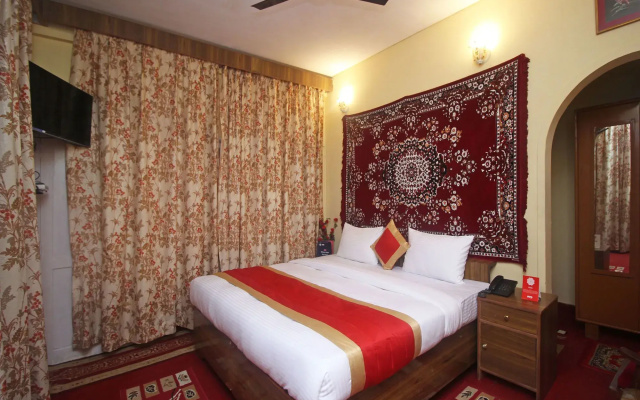 The White House by OYO Rooms