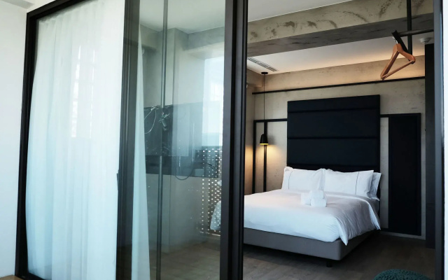 Waterfront Hotel