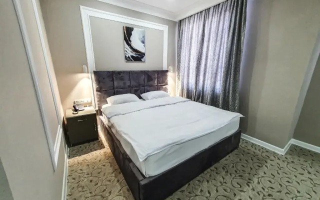 Ritz Hotel