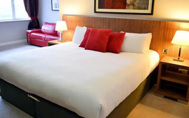 Carrick Plaza Suites & Apartments