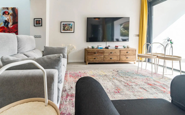 LMT46- Spacious townhouse modern style