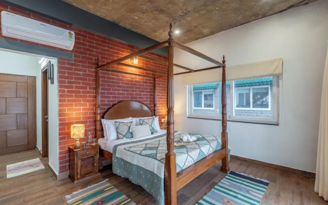 ELIVAAS Ivory Ridge 9BHK Cliffside Villa