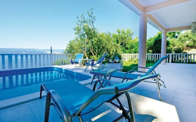 Nice Home in Mimice With Wifi and 2 Bedrooms