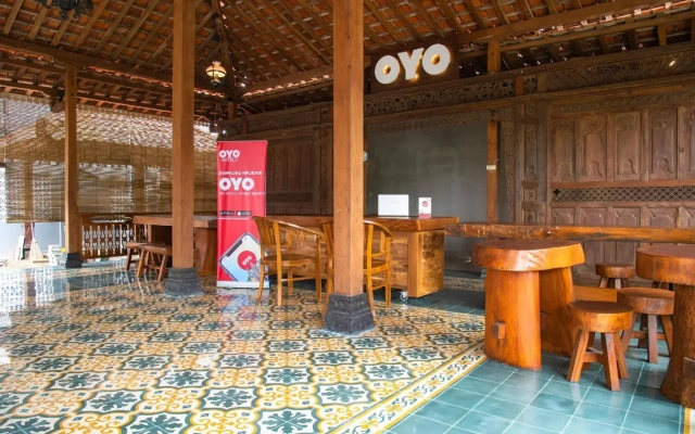 Joglo Manggisan Syariah by Oyo Rooms