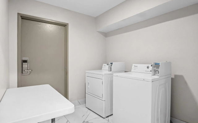 Days Inn by Wyndham Dallas Plano