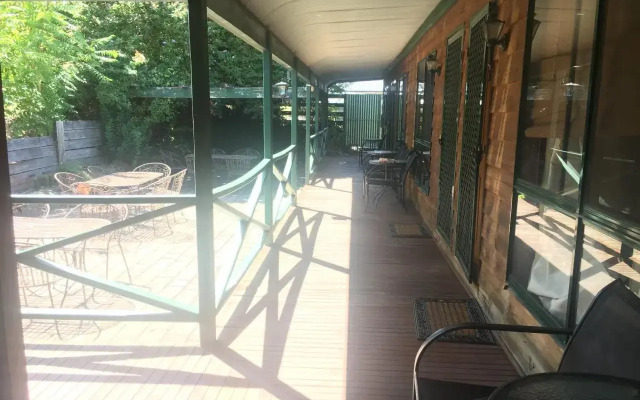 4 Bears Motel