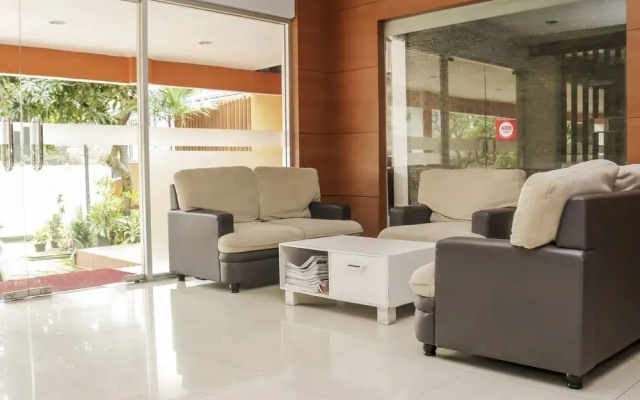 Ten House Guest & Resto by RedDoorz