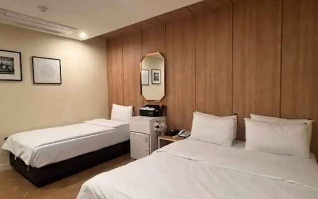 FILM37.2HOTEL