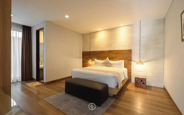 Atsuka Hill View 8BR Vila with Private Heated Pool