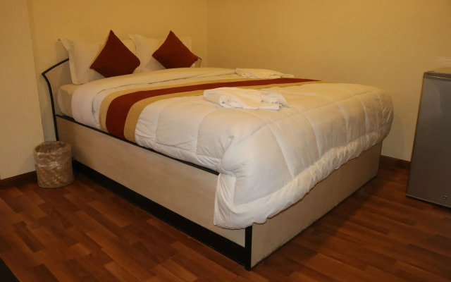 OYO 156 Hotel Sweet Town