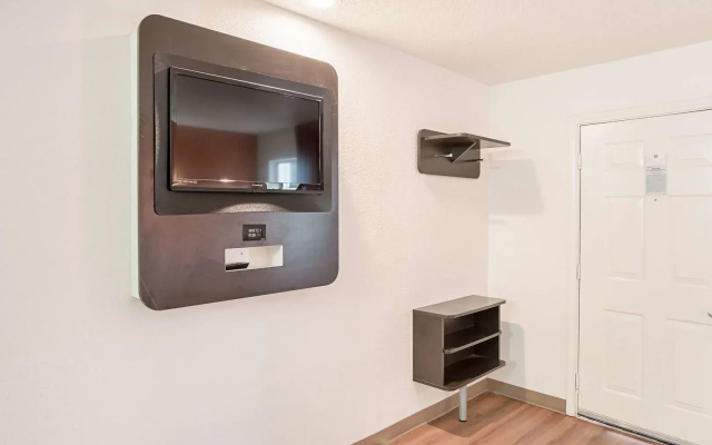 Motel 6 Grand Prairie, TX - Near Six Flags Drive