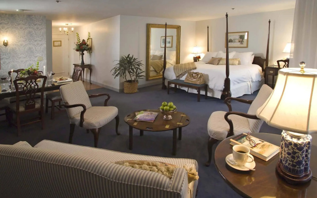 Avon Old Farms Hotel