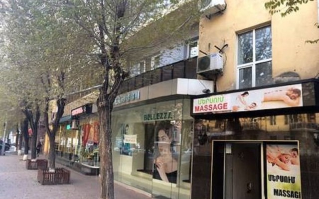 Отель Tumanyan apt&Tours вид на фасад