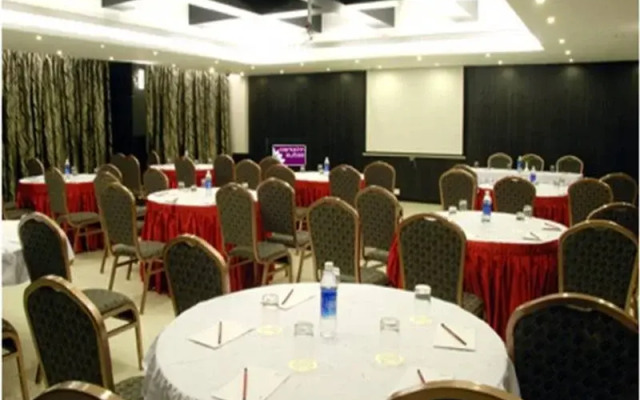 Clarks Inn Suites Pune