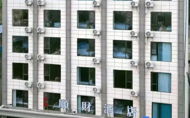 Yuanyang Shun Cai Smart Hotel