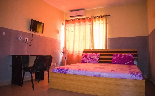 Отель Pinnacle Base Motel комната для гостей