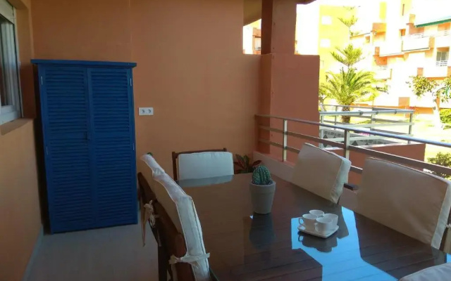 Apartamento a 150 metros del Mar, parking y Wifi