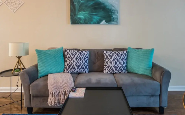 Southside 1 BR Apt with Parking by Frontdesk