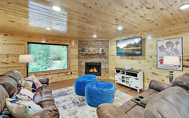 Lakpow45 3 Bedroom Cabin