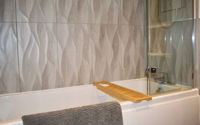 Modern Edinburgh Flat Close to City Centre