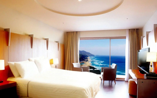 Sun Cruise Resort and Yacht