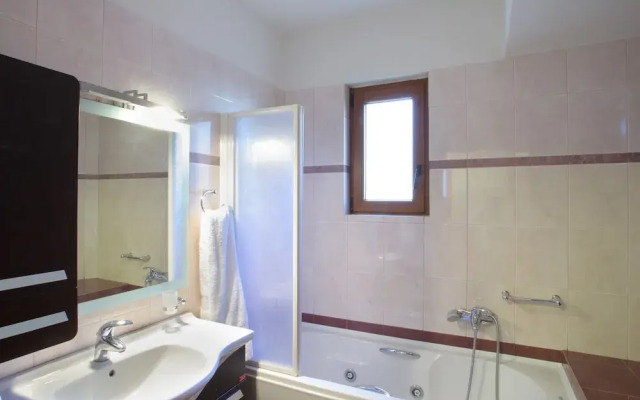 Irida Villa