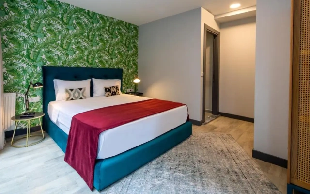 Green Parrot Hotel