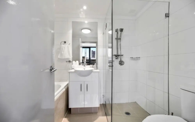 Stylish and Spacious Apt with Double Living Room