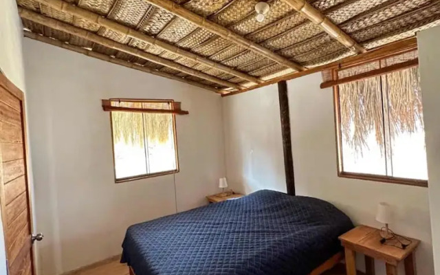 w Beachside 8BR Villa in Punta Veleros