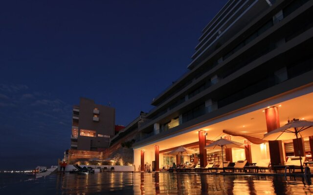 Hotel Poseidon in Manta, Ecuador from 173$, photos, reviews - zenhotels.com hotel front